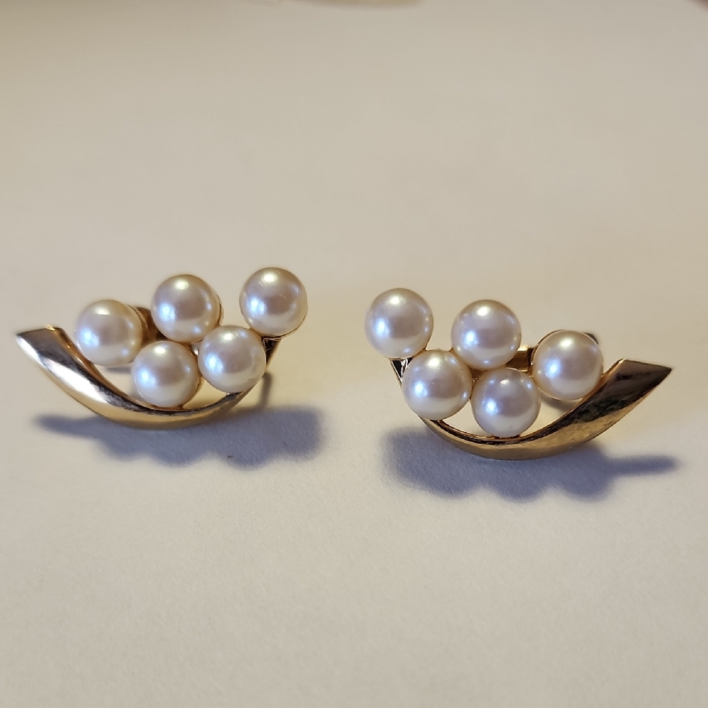 Elegant Pearl and Gold Earrings